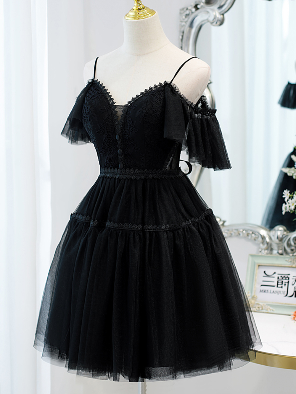 Black V-neck short light luxury evening dress