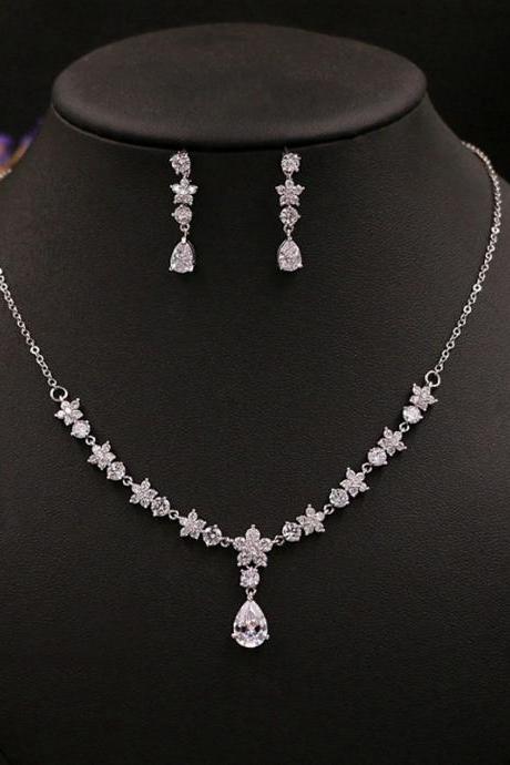 Exquisite and simple bridal diamond necklace earrings jewelry